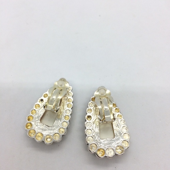 3/$30 MOTHER OF PEARL MOP STATEMENT SILVER TONE PENDANT CLIP ON EARRING SET - Picture 9 of 17